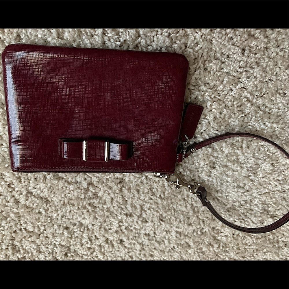 COACH Darcy patent bow small wristlet